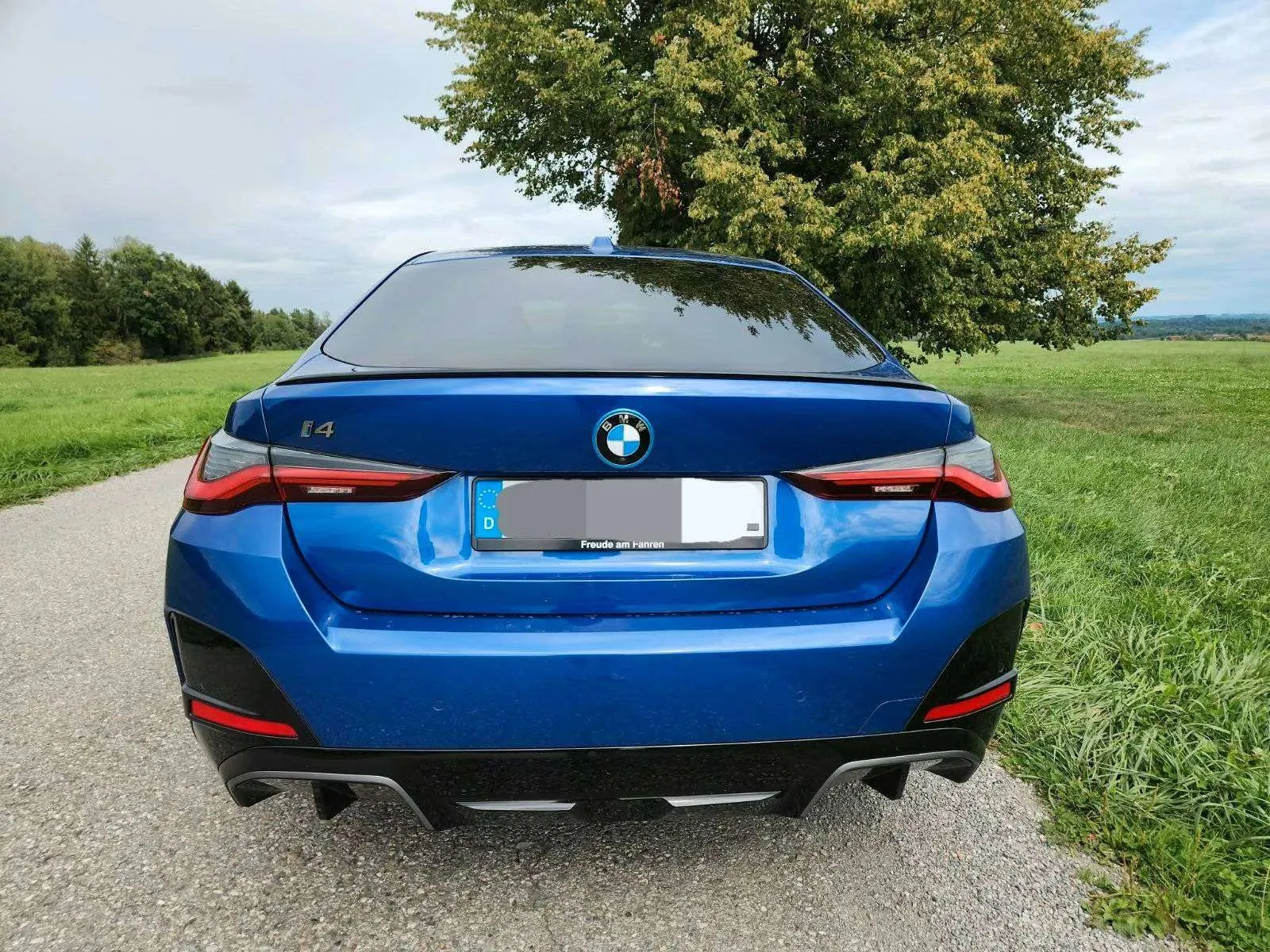 BMW I4 2023 photo 4