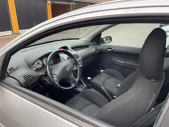 Peugeot 206 2003 photo 5