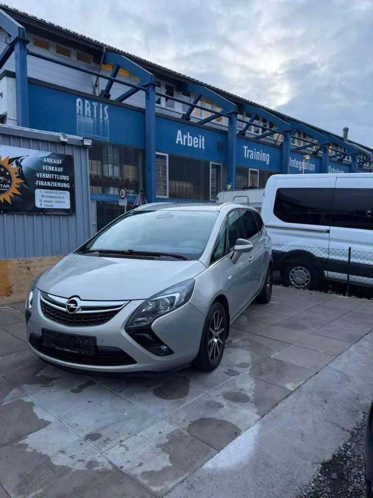 Opel Zafira 2013 photo 2