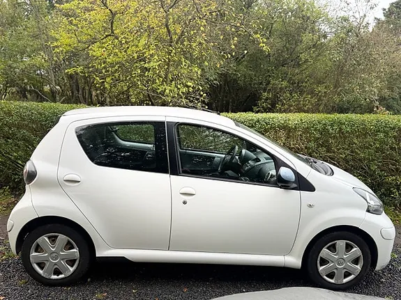 Toyota Aygo 2010 photo 2