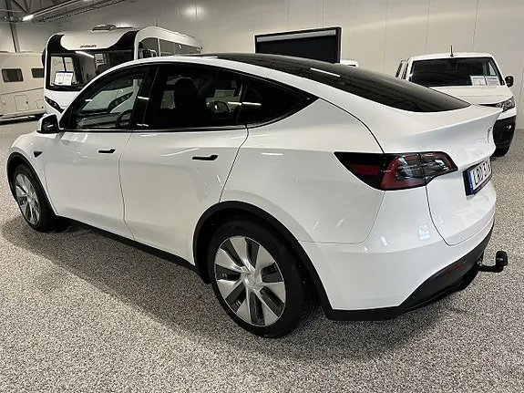 Tesla Model Y 2023 photo 2