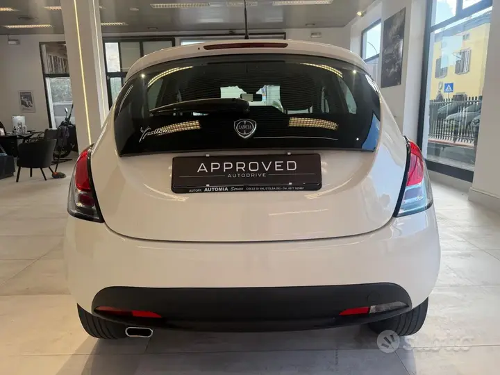 Lancia Ypsilon 2013 photo 5