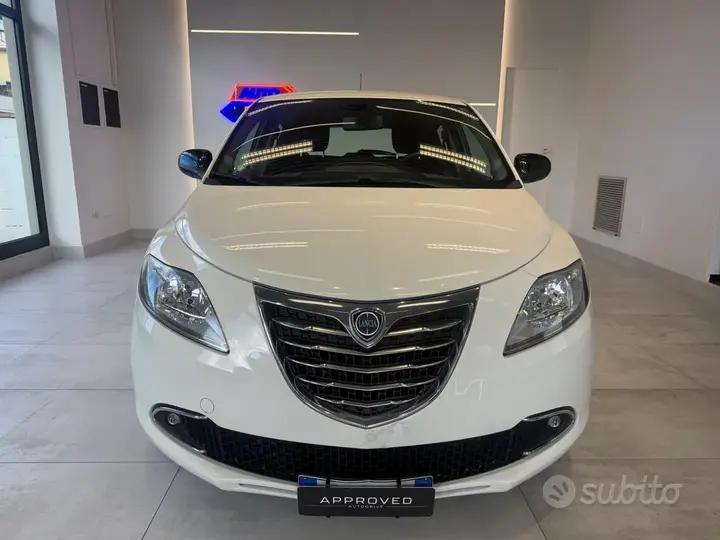 Lancia Ypsilon 2013 photo 2