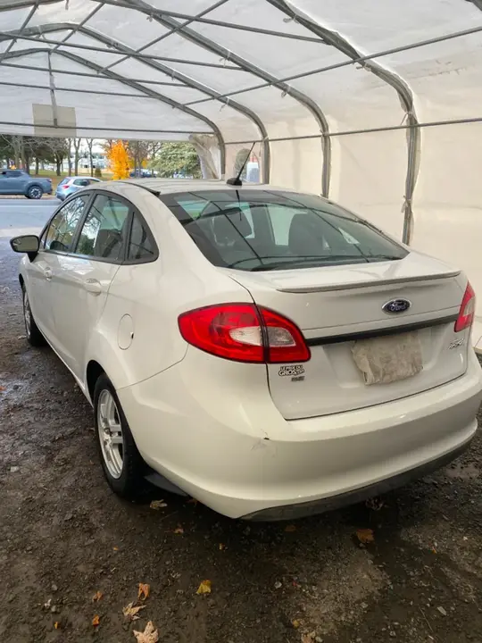 Ford Fiesta 2012 photo 4