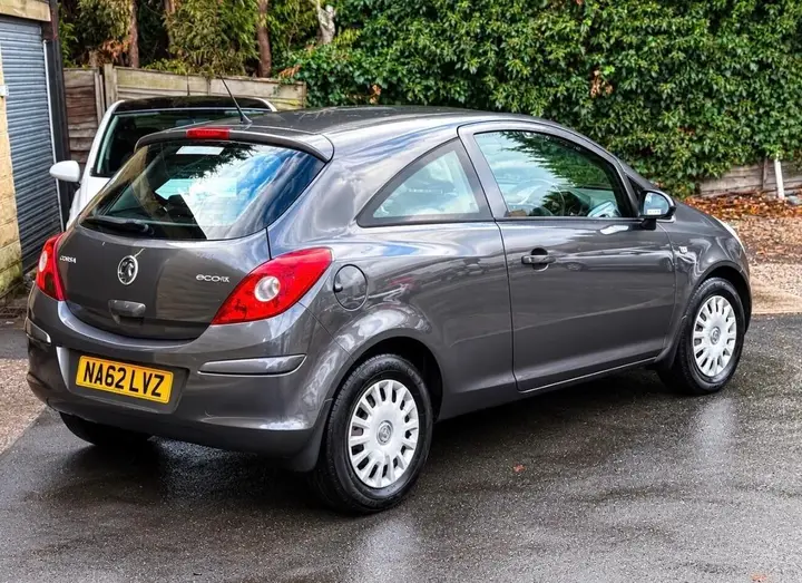 Vauxhall Corsa 2012 photo 3