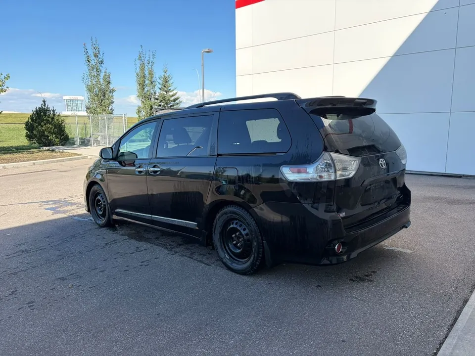 Toyota Sienna 2014 photo 3