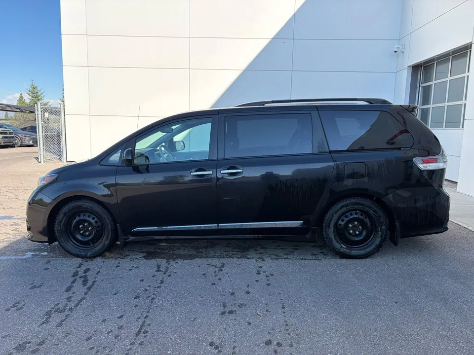 Toyota Sienna 2014 photo 2