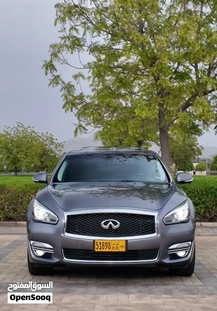 Infiniti Q70