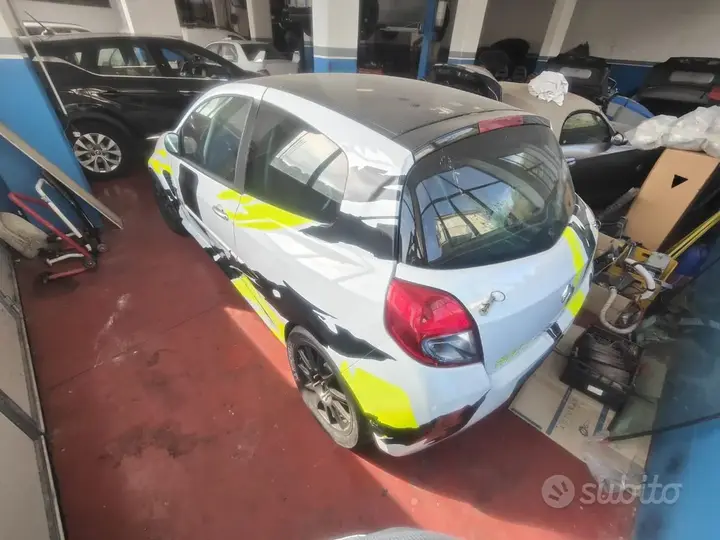 Renault Clio 2006 photo 4