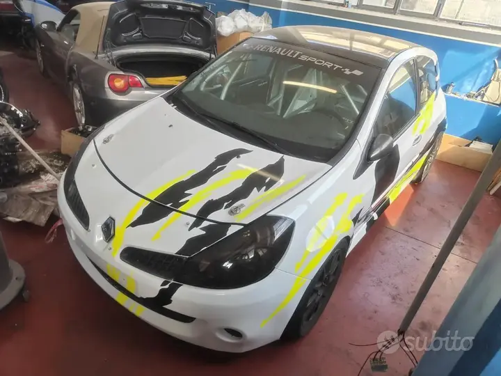 Renault Clio 2006 photo 2