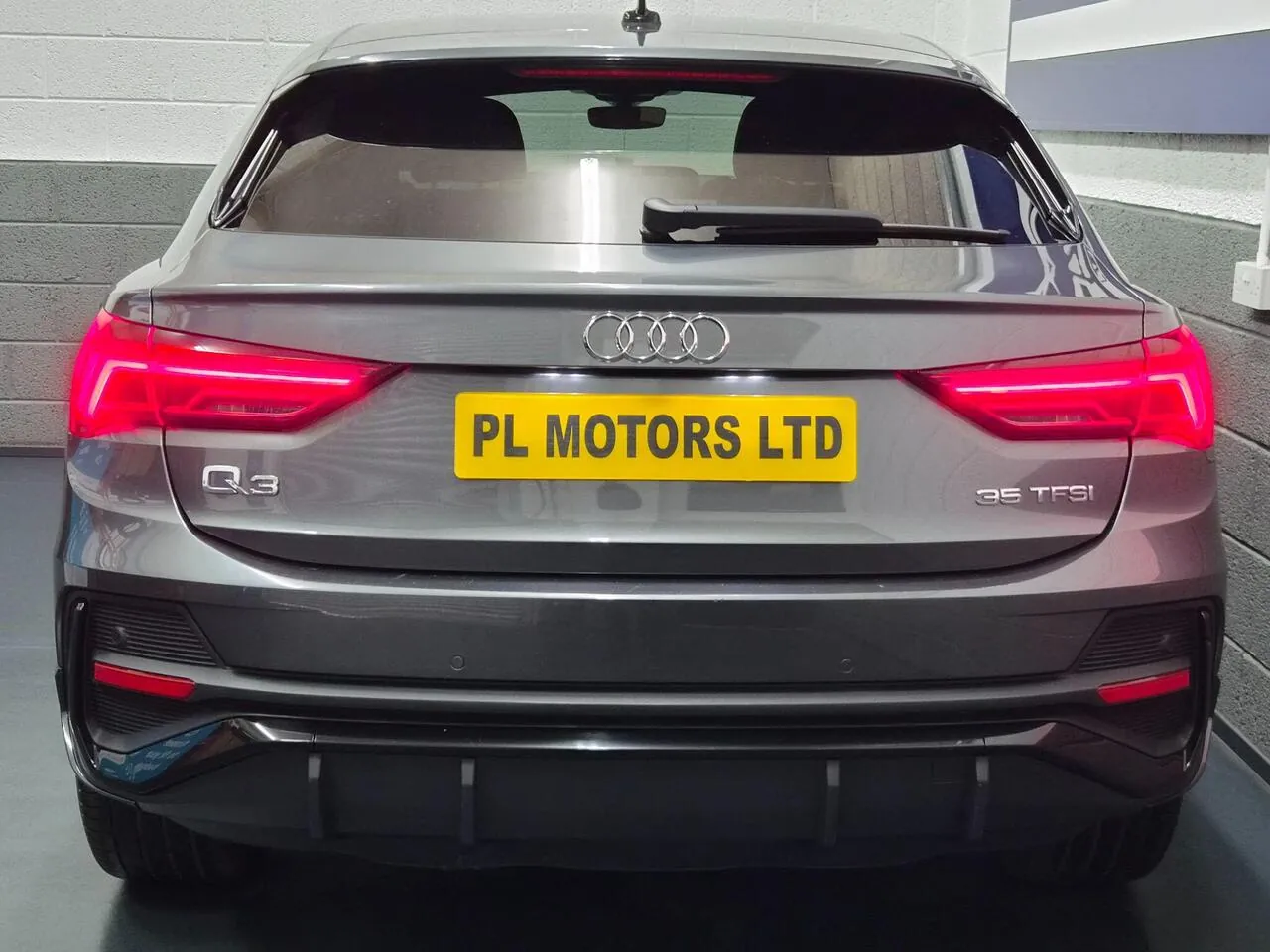 Audi Q3 2021 photo 3