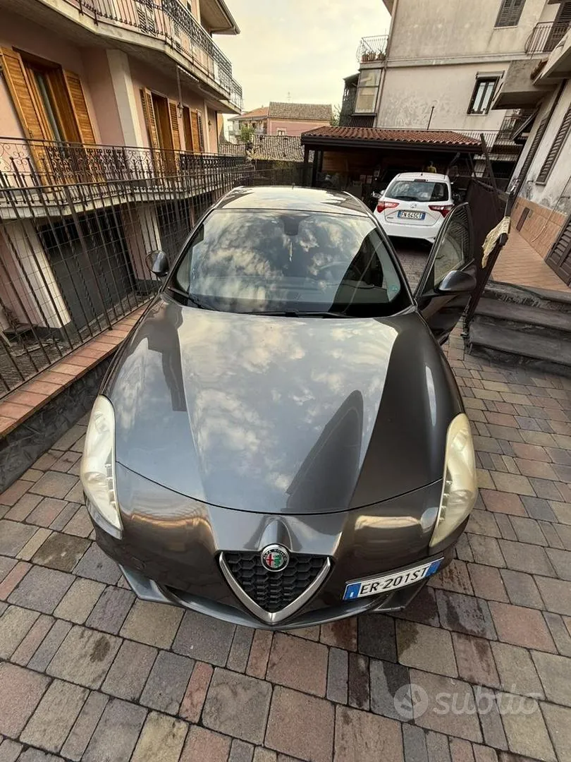 Alfa Romeo Giulietta 2013 photo 2
