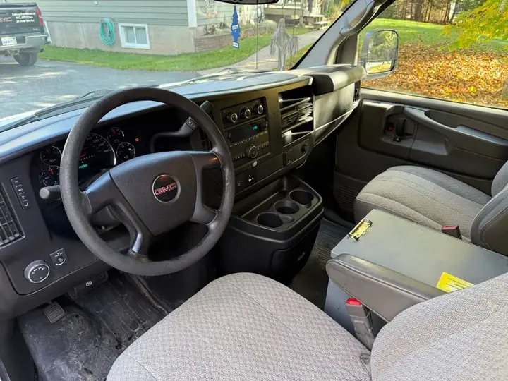 GMC Savana 2015 photo 4