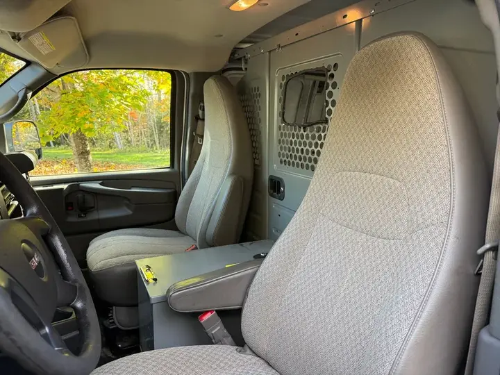 GMC Savana 2015 photo 5