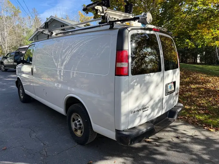 GMC Savana 2015 photo 2
