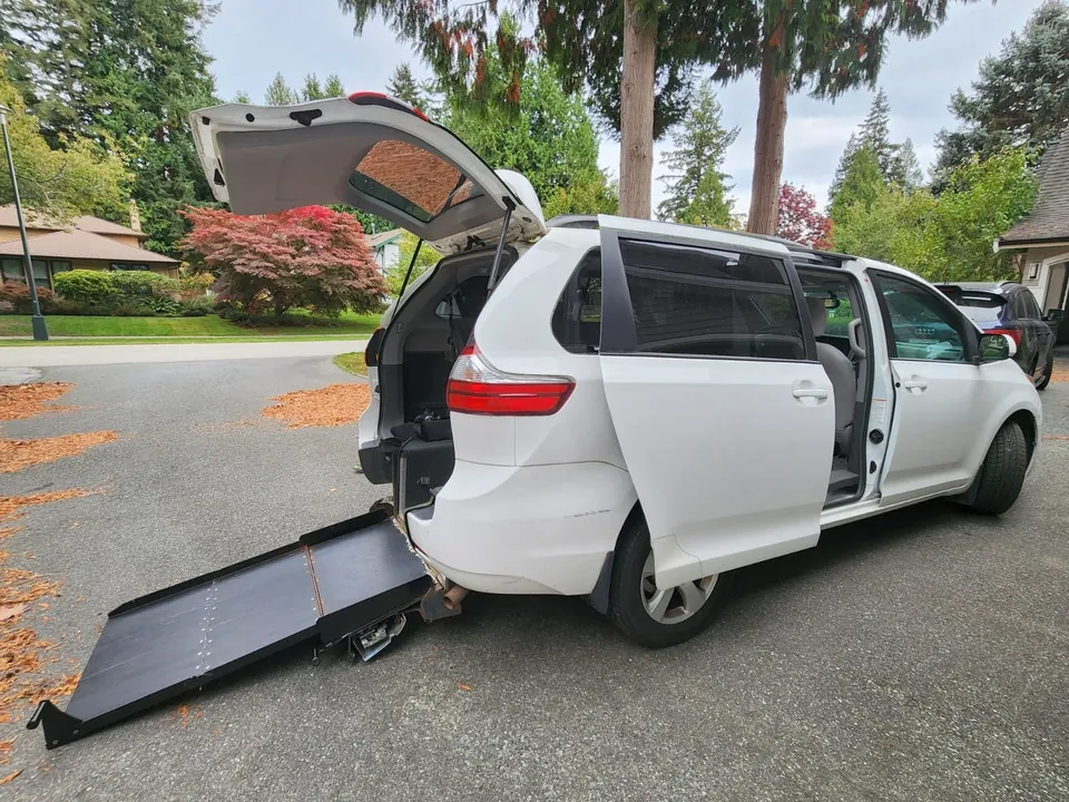 Toyota Sienna 2017 photo 4