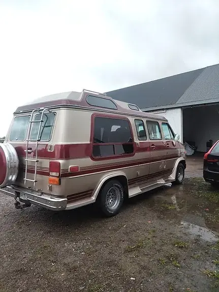 Chevrolet G20 1987 photo 2