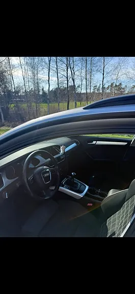 Audi A4 2011 photo 2