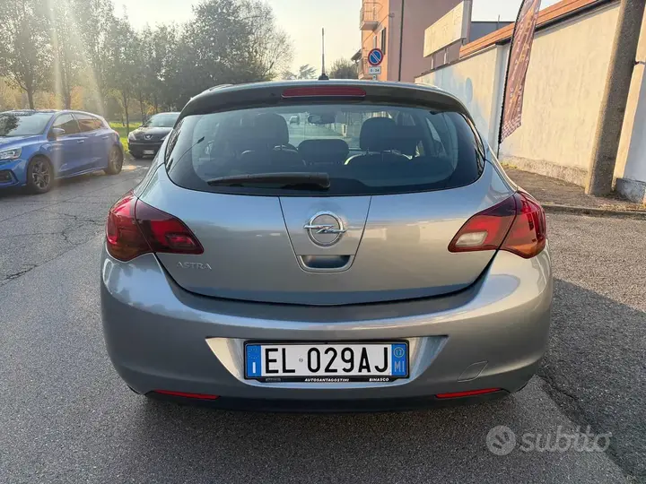 Opel Astra 2013 photo 4