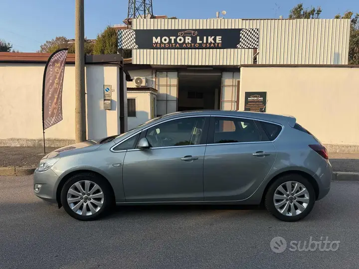 Opel Astra 2013 photo 2