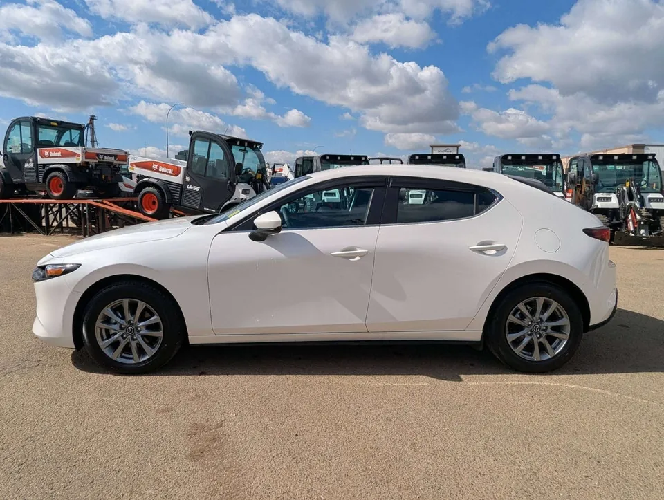 Mazda 3 2026 photo 2