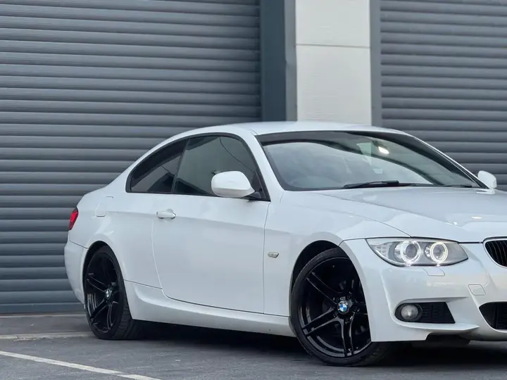 BMW 3 Series 2011 photo 5