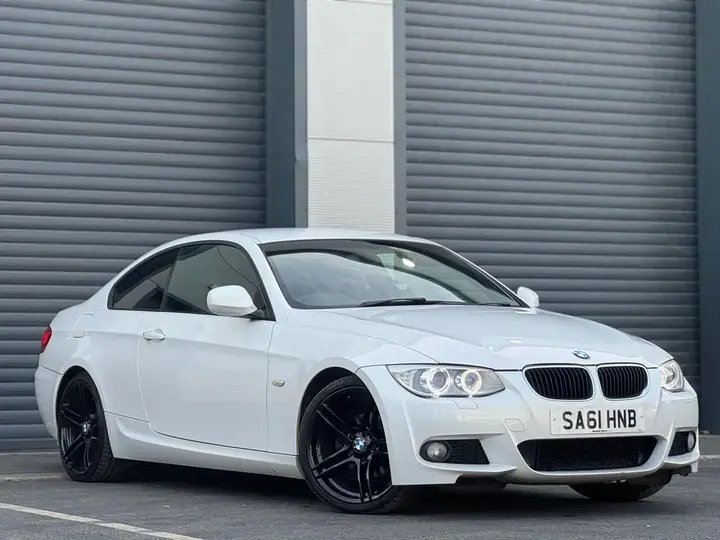 BMW 3 Series 2011 photo 4