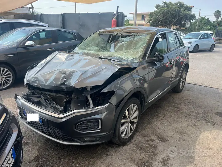 Volkswagen T-Roc 2018 photo 2