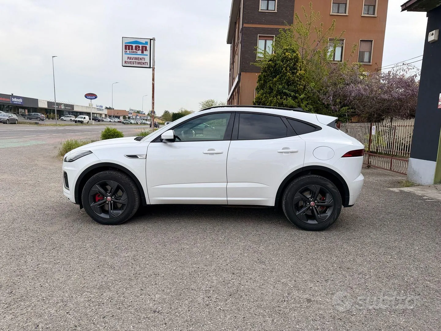 Jaguar E-Pace 2022 photo 2