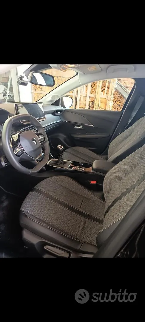 Peugeot 208 2024 photo 3