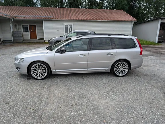 Volvo V70 2015 photo 2