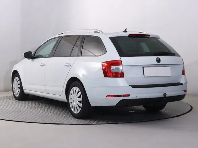 Skoda Octavia Combi 2018 photo 3