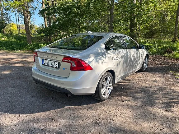 Volvo S60 2011 photo 2