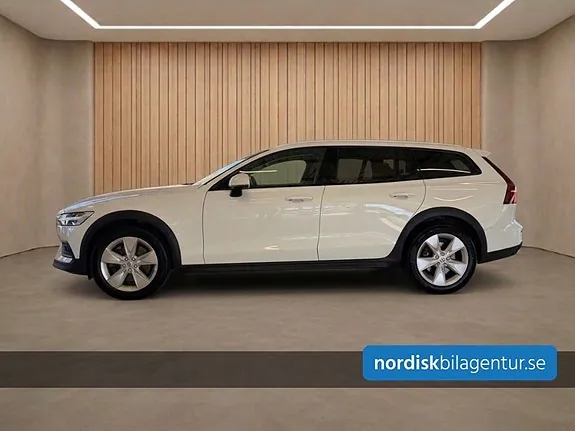 Volvo V60 Cross Country 2021 photo 2