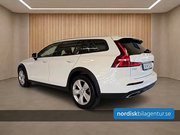 Volvo V60 Cross Country 2021 photo 3