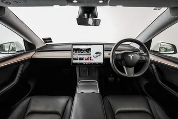 Tesla Model Y 2023 photo 4