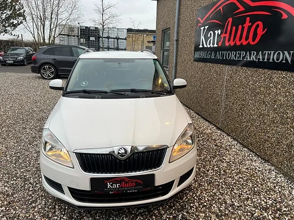 Skoda Fabia 2013 photo 2