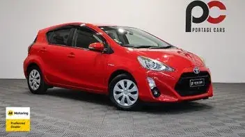Toyota Aqua 2015 photo 2