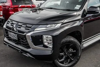 Mitsubishi Pajero Sport 2026 photo 3