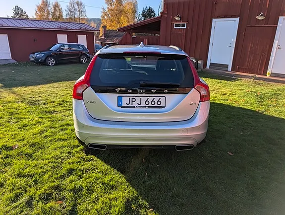 Volvo V60 2015 photo 2