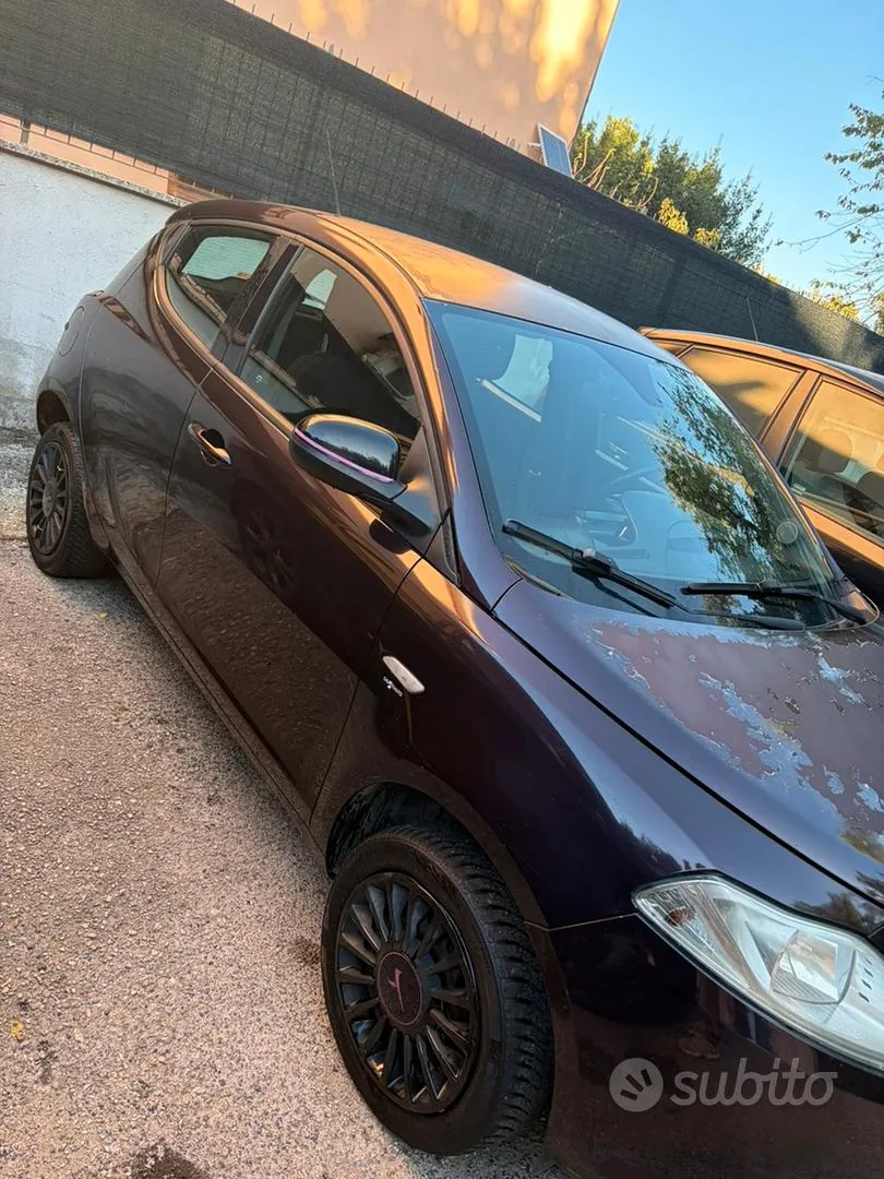 Lancia Ypsilon 2013 photo 2