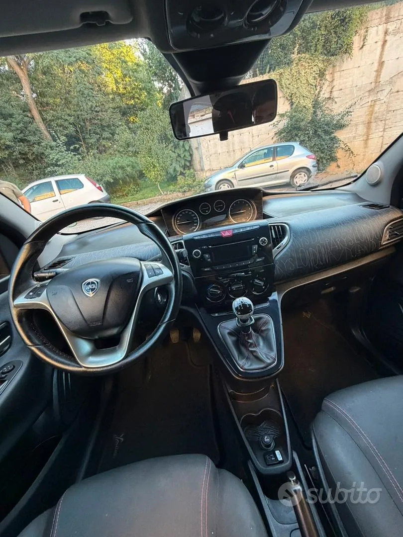 Lancia Ypsilon