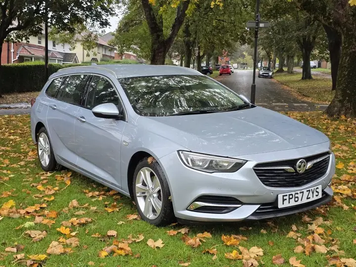 Vauxhall Insignia 2018 photo 2