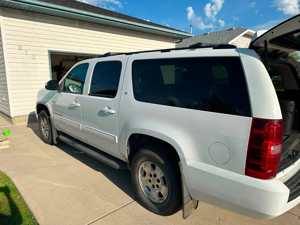 Chevrolet Suburban 2012 photo 3
