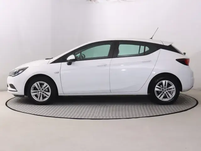 Opel Astra 2016 photo 2