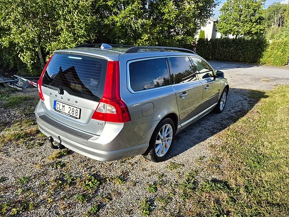 Volvo V70 2013 photo 2