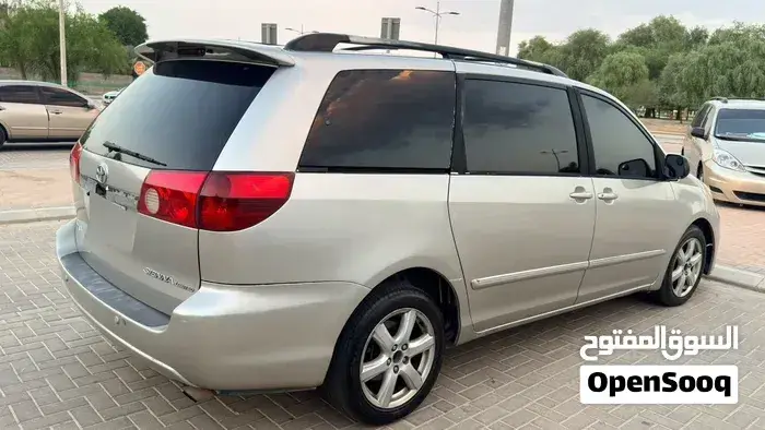 Toyota Sienna 2006 photo 2