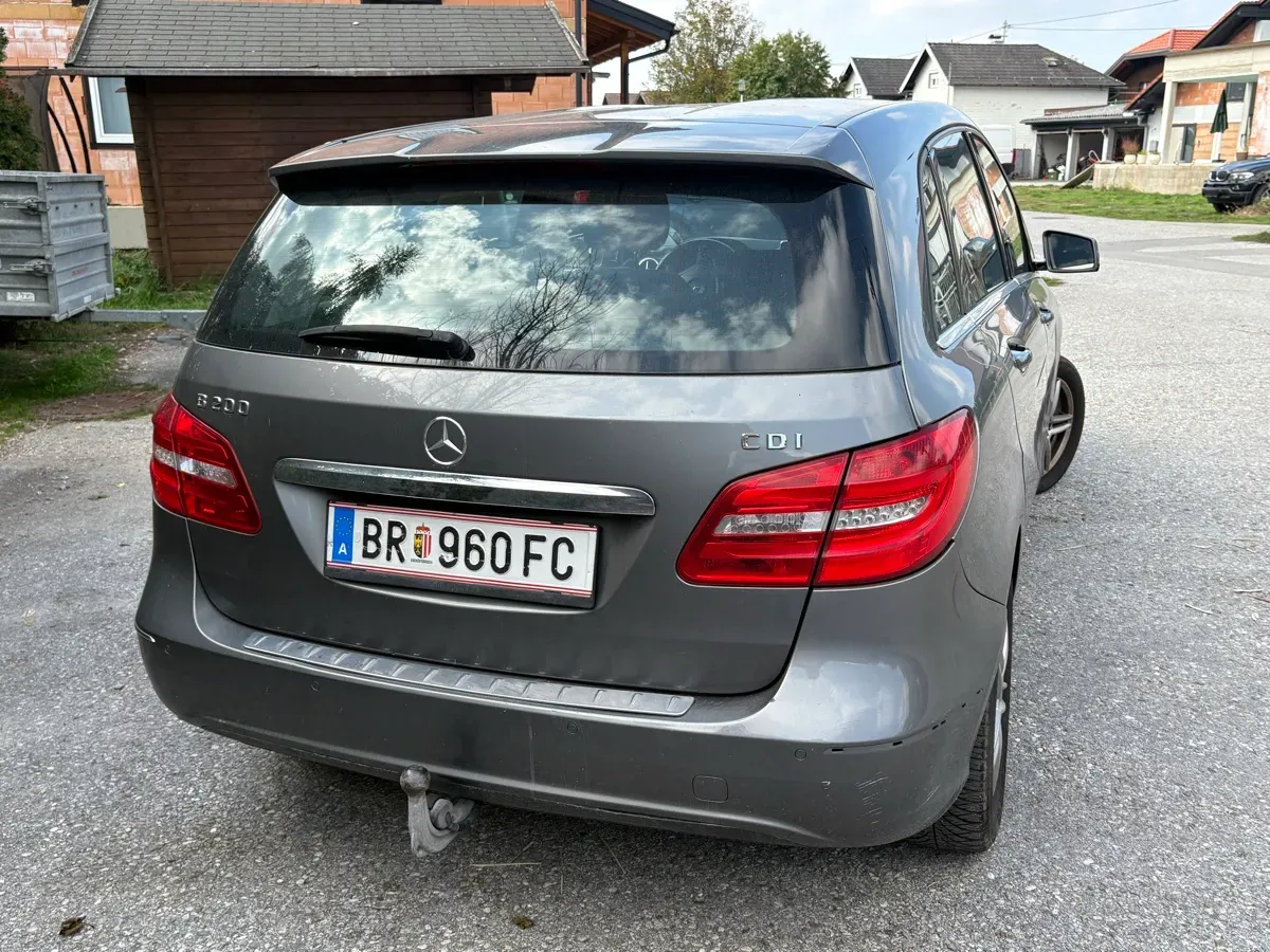 Mercedes-Benz B-Class 2012 photo 3