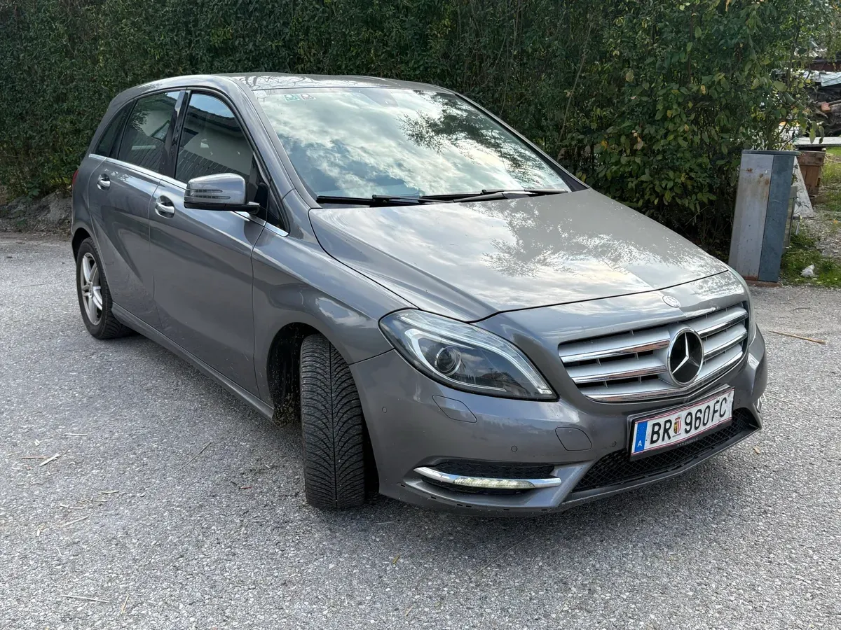 Mercedes-Benz B-Class 2012 photo 2