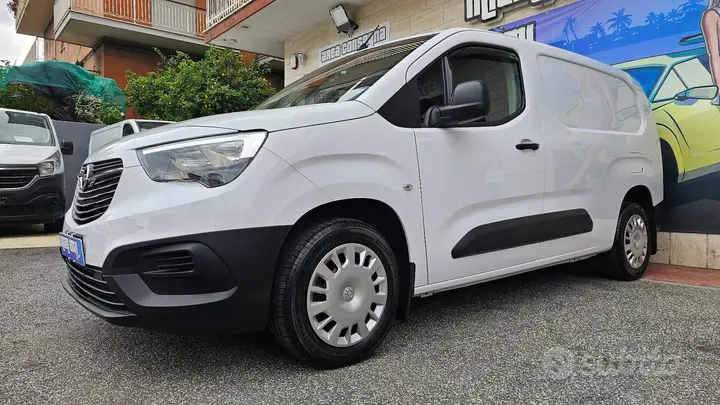 Opel Combo 2022 photo 2